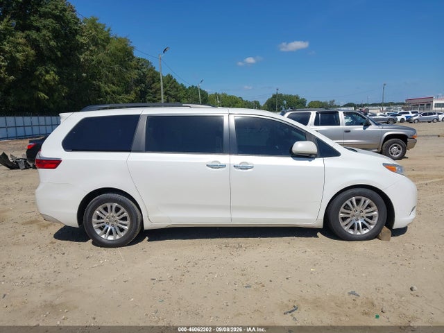 46062302 :رقم المزاد ، 5TDYK3DC6FS566818 vin ، 2015 Toyota Sienna Xle 8 Passenger مزاد بيع