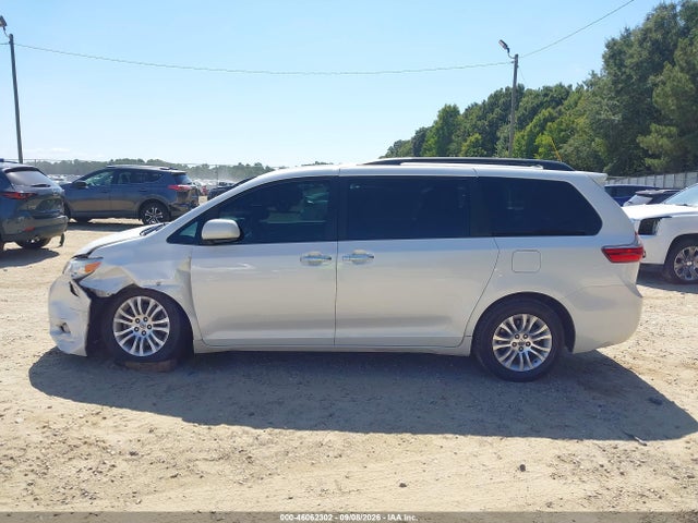 46062302 :رقم المزاد ، 5TDYK3DC6FS566818 vin ، 2015 Toyota Sienna Xle 8 Passenger مزاد بيع