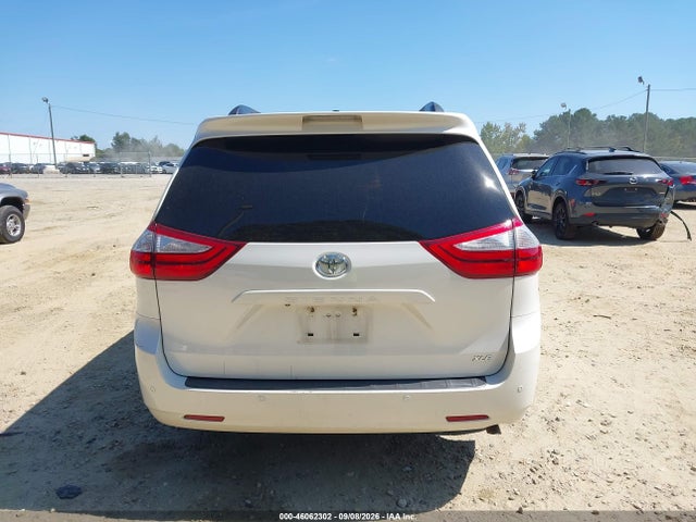 46062302 :رقم المزاد ، 5TDYK3DC6FS566818 vin ، 2015 Toyota Sienna Xle 8 Passenger مزاد بيع