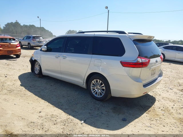 46062302 :رقم المزاد ، 5TDYK3DC6FS566818 vin ، 2015 Toyota Sienna Xle 8 Passenger مزاد بيع