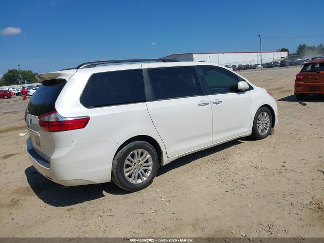 46062302 :رقم المزاد ، 5TDYK3DC6FS566818 vin ، 2015 Toyota Sienna Xle 8 Passenger مزاد بيع