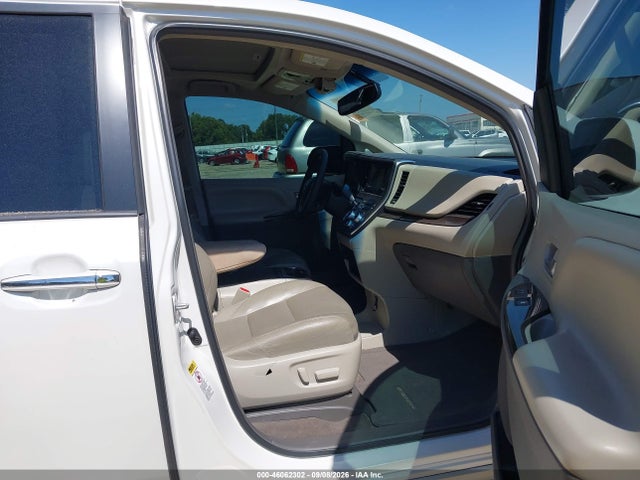 46062302 :رقم المزاد ، 5TDYK3DC6FS566818 vin ، 2015 Toyota Sienna Xle 8 Passenger مزاد بيع