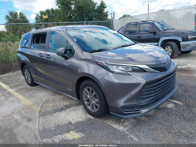 46062372 :رقم المزاد ، 5TDKRKEC6MS044293 vin ، 2021 Toyota Sienna Le مزاد بيع