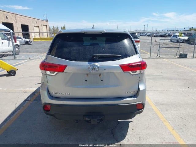 Toyota Highlander Le Plus 2019 5TDBZRFH1KS932093 Image 17