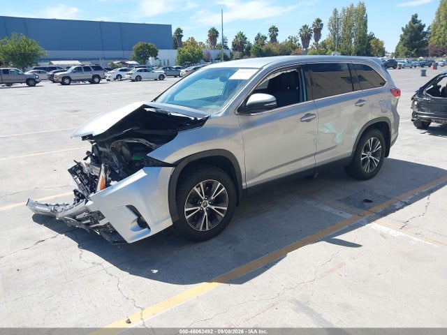 Toyota Highlander Le Plus 2019 5TDBZRFH1KS932093 Image 2