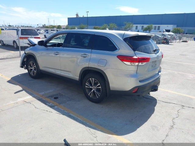Toyota Highlander Le Plus 2019 5TDBZRFH1KS932093 Image 3