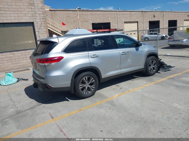 Toyota Highlander Le Plus 2019 5TDBZRFH1KS932093 Image 4