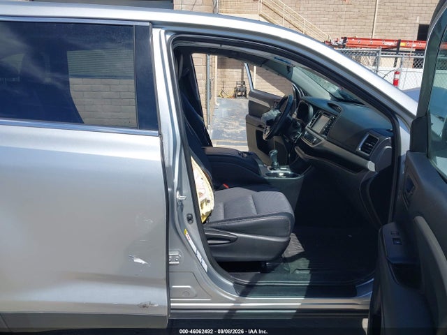 Toyota Highlander Le Plus 2019 5TDBZRFH1KS932093 Image 5