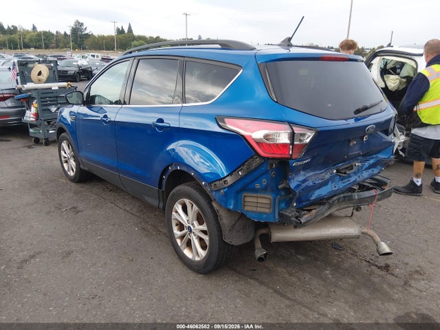 Ford ESCAPE SE 2018 1FMCU9GDXJUA32863 Image 3