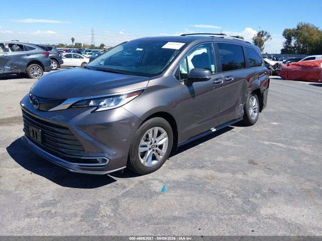 Toyota Sienna Limited 2023 5TDZRKEC2PS180004 Image 2