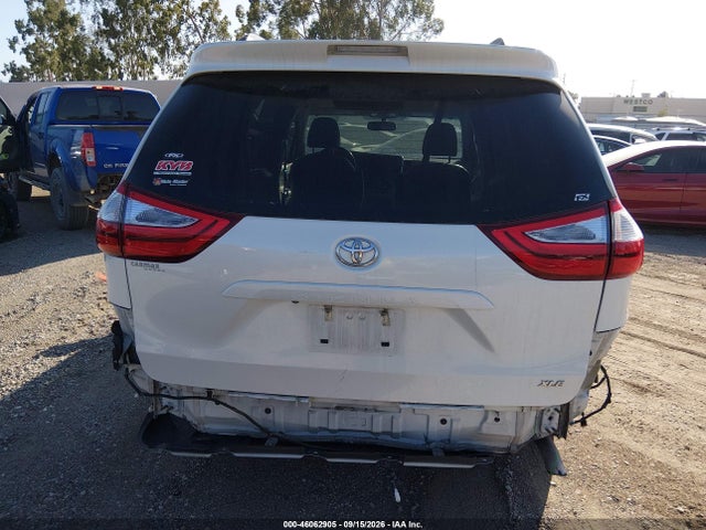 2017 Toyota Sienna Xle 8 Passenger მანქანა იყიდება აუქციონზე, vin: 5TDYZ3DC9HS812713, აუქციონის ნომერი: 46062905