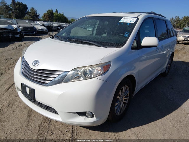 2017 Toyota Sienna Xle 8 Passenger მანქანა იყიდება აუქციონზე, vin: 5TDYZ3DC9HS812713, აუქციონის ნომერი: 46062905