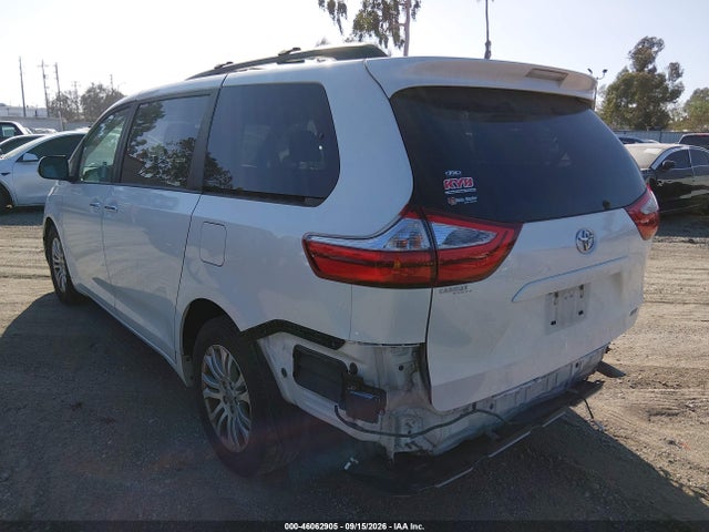 2017 Toyota Sienna Xle 8 Passenger მანქანა იყიდება აუქციონზე, vin: 5TDYZ3DC9HS812713, აუქციონის ნომერი: 46062905