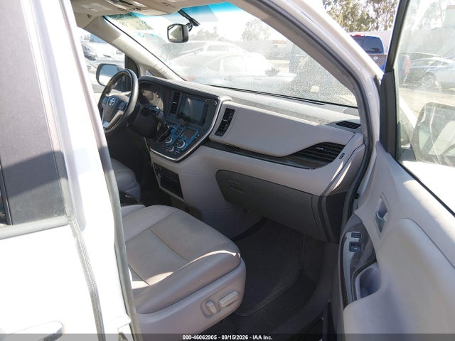 2017 Toyota Sienna Xle 8 Passenger მანქანა იყიდება აუქციონზე, vin: 5TDYZ3DC9HS812713, აუქციონის ნომერი: 46062905