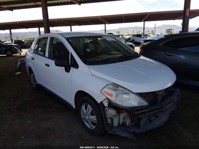 46063311 :رقم المزاد ، 3N1CC1AP4AL385172 vin ، 2010 Nissan Versa 1.6 مزاد بيع