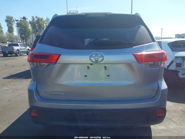 Toyota Highlander Le 2018 5TDZARFH1JS038650 Image 16