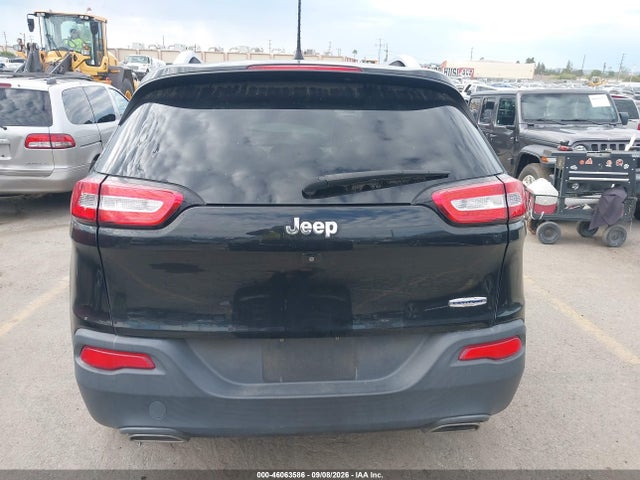 1C4PJLCS8GW137236 Jeep Cherokee Latitude