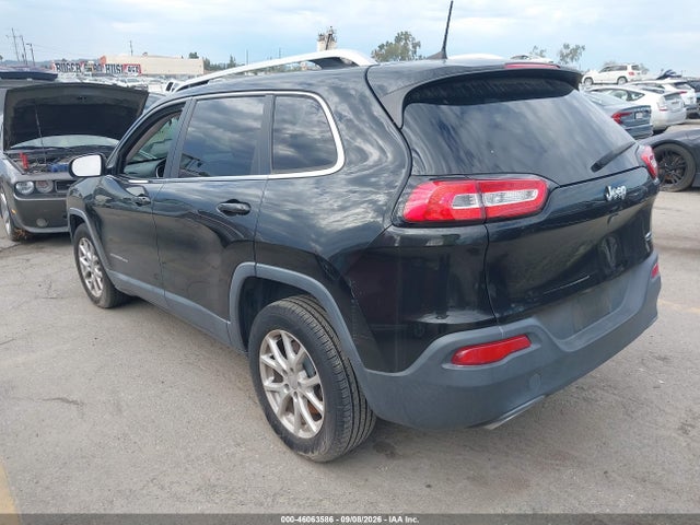 1C4PJLCS8GW137236 Jeep Cherokee Latitude