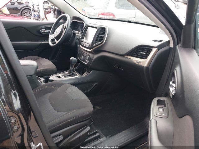 1C4PJLCS8GW137236 Jeep Cherokee Latitude