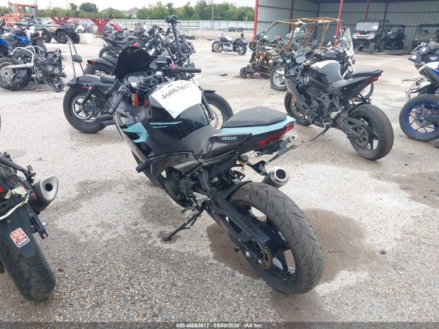 Kawasaki EX400 2020 JKAEXKG14LDA67299 Image 3
