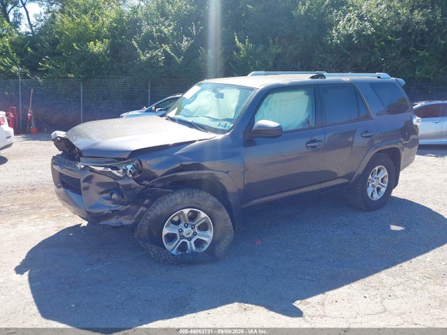 Toyota 4RUNNER SR5 2016 JTEBU5JR3G5348715 Image 2