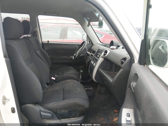 46063928 :رقم المزاد ، JTLKT334254019833 vin ، 2005 Scion Xb مزاد بيع