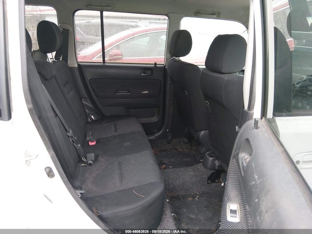 46063928 :رقم المزاد ، JTLKT334254019833 vin ، 2005 Scion Xb مزاد بيع