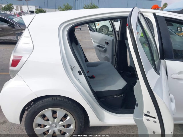Продаж на аукціоні авто 2013 Toyota Prius C One, vin: JTDKDTB35D1535024, номер лоту: 46064058