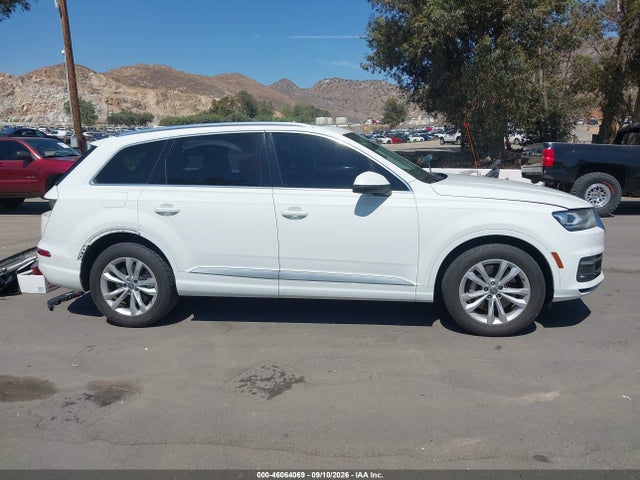Audi Q7 3.0t Premium 2018 WA1LAAF70JD026235 Image 13
