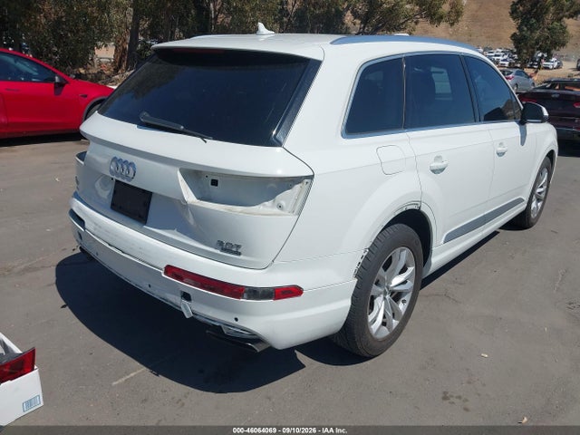 Audi Q7 3.0t Premium 2018 WA1LAAF70JD026235 Image 4