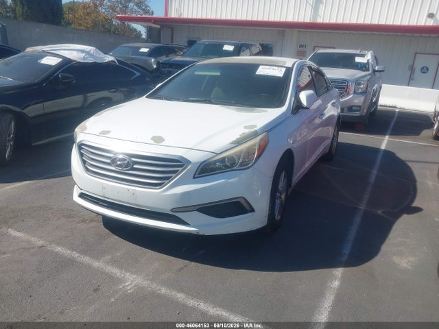 Hyundai SONATA SE 2017 5NPE24AF9HH588926 Image 2