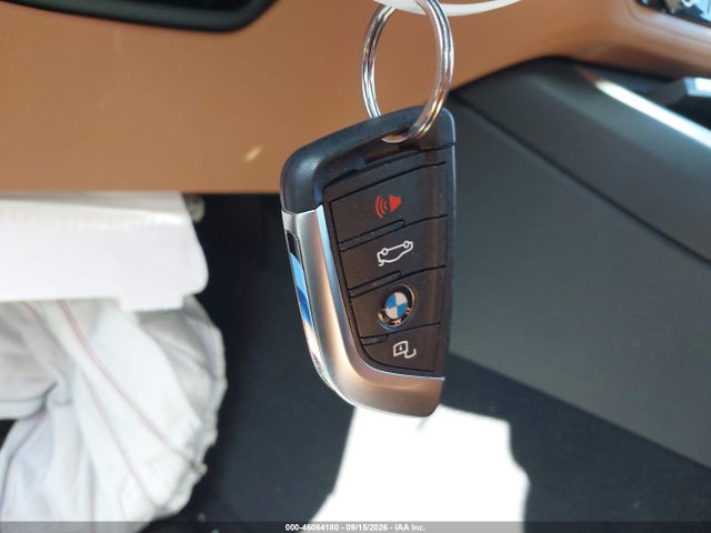 46064180 :رقم المزاد ، 3MW89CW03S8F33371 vin ، 2025 Bmw 330i Xdrive مزاد بيع