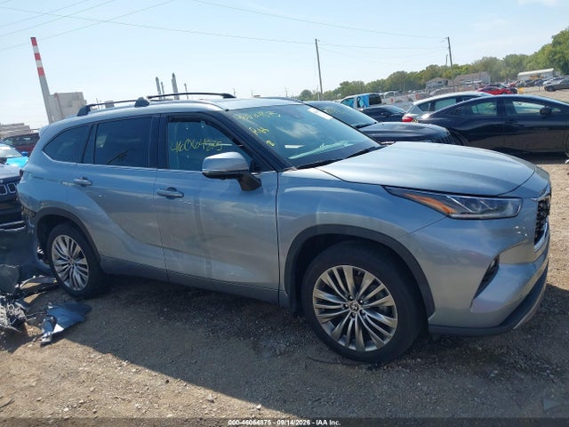 2023 Toyota Highlander Platinum მანქანა იყიდება აუქციონზე, vin: 5TDKDRBH2PS004790, აუქციონის ნომერი: 46064875