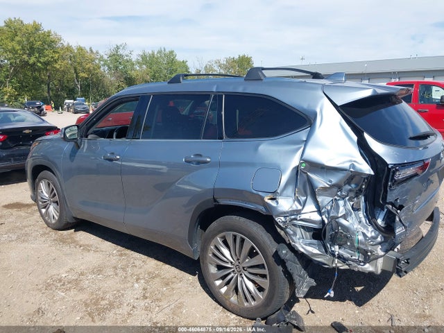 2023 Toyota Highlander Platinum მანქანა იყიდება აუქციონზე, vin: 5TDKDRBH2PS004790, აუქციონის ნომერი: 46064875