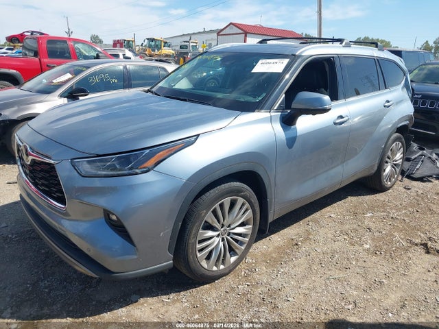 2023 Toyota Highlander Platinum მანქანა იყიდება აუქციონზე, vin: 5TDKDRBH2PS004790, აუქციონის ნომერი: 46064875