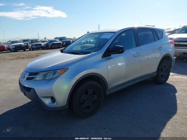 Toyota RAV4 LE 2015 2T3BFREV6FW301425 Image 2