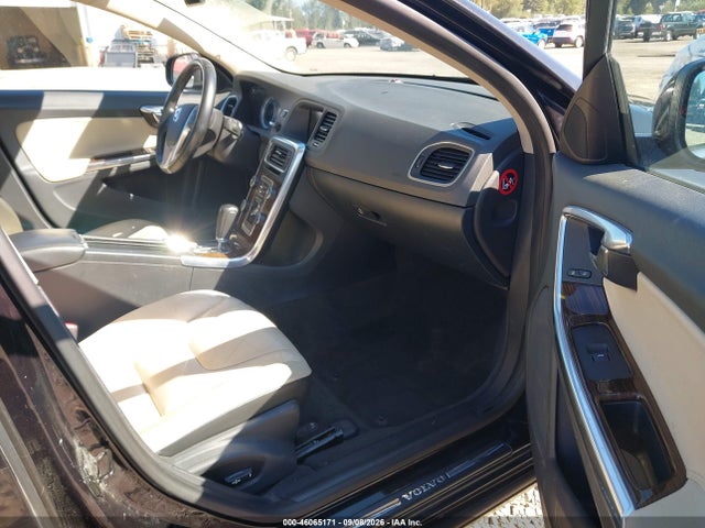 2011 Volvo S60 T6 მანქანა იყიდება აუქციონზე, vin: YV1902FH1B2012871, აუქციონის ნომერი: 46065171