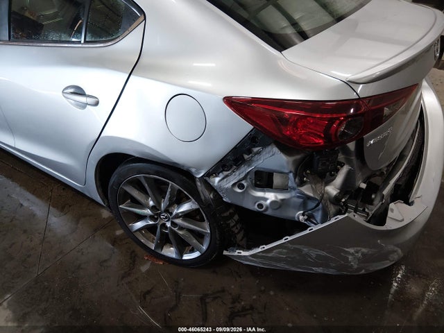 Продаж на аукціоні авто 2018 Mazda Mazda3 Touring, vin: 3MZBN1V30JM199503, номер лоту: 46065243