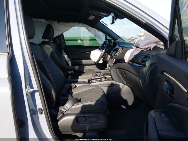5FNYF8H09NB002388 Honda Passport Awd Elite