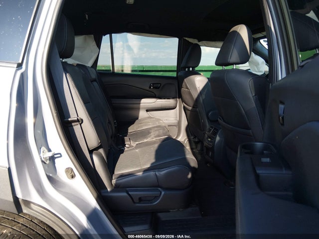 5FNYF8H09NB002388 Honda Passport Awd Elite
