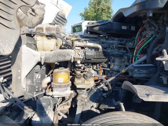 46065530 :رقم المزاد ، 1FUBGEDVXFLGH4663 vin ، 2015 Freightliner Cascadia 125 مزاد بيع