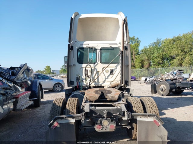 2015 Freightliner Cascadia 125 მანქანა იყიდება აუქციონზე, vin: 1FUBGEDVXFLGH4663, აუქციონის ნომერი: 46065530