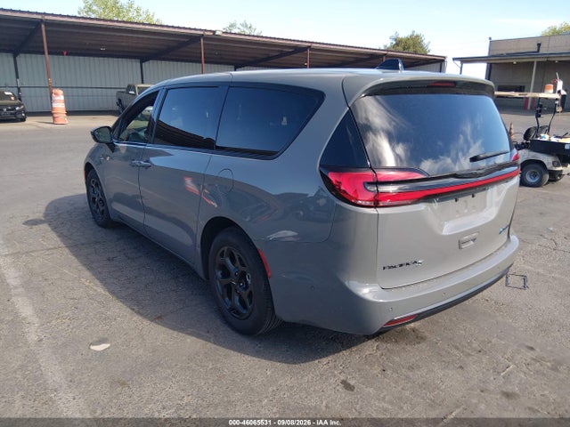 Chrysler Pacifica Hybrid Limited 2023 2C4RC1S74PR562871 Image 3