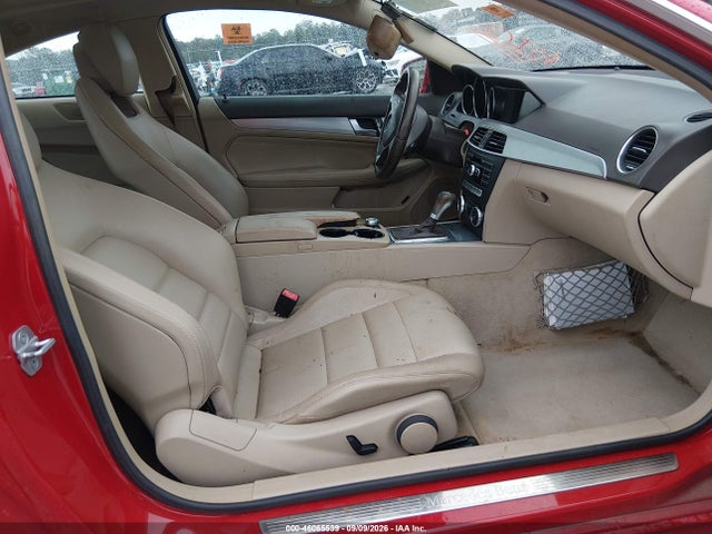 2012 Mercedes-benz C 250 მანქანა იყიდება აუქციონზე, vin: WDDGJ4HB9CF872807, აუქციონის ნომერი: 46065539