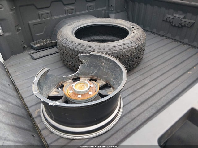 Продаж на аукціоні авто 2024 Chevrolet Silverado 1500 4wd  Short Bed Rst, vin: 1GCUDEED0RZ121943, номер лоту: 46065571