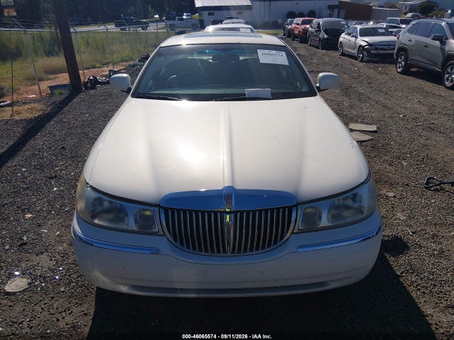 Aukcja sprzedaży 1999 Lincoln Town Car Signature, vin: 1LNHM82W2XY621769, numer aukcji: 46065574