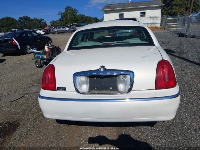 Aukcja sprzedaży 1999 Lincoln Town Car Signature, vin: 1LNHM82W2XY621769, numer aukcji: 46065574