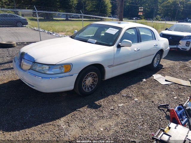 Aukcja sprzedaży 1999 Lincoln Town Car Signature, vin: 1LNHM82W2XY621769, numer aukcji: 46065574