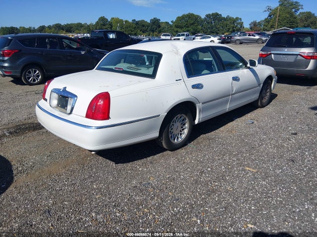Aukcja sprzedaży 1999 Lincoln Town Car Signature, vin: 1LNHM82W2XY621769, numer aukcji: 46065574
