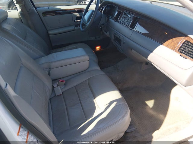 Aukcja sprzedaży 1999 Lincoln Town Car Signature, vin: 1LNHM82W2XY621769, numer aukcji: 46065574